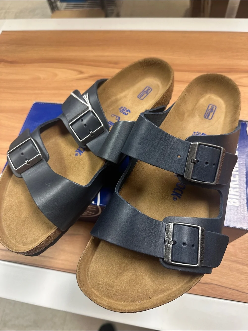 Men’s Birkenstock Arizona Size 43 Regular Width Slight Defect Brand New!!